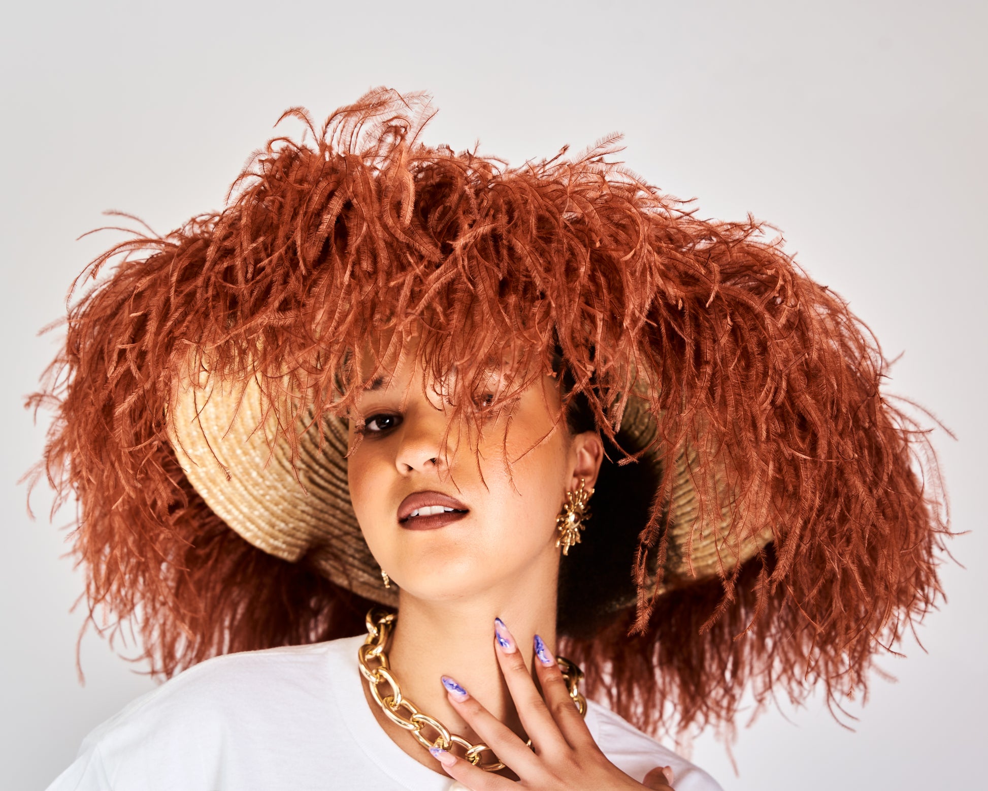 Láàlá Boa Raffia Hat in Chocolate