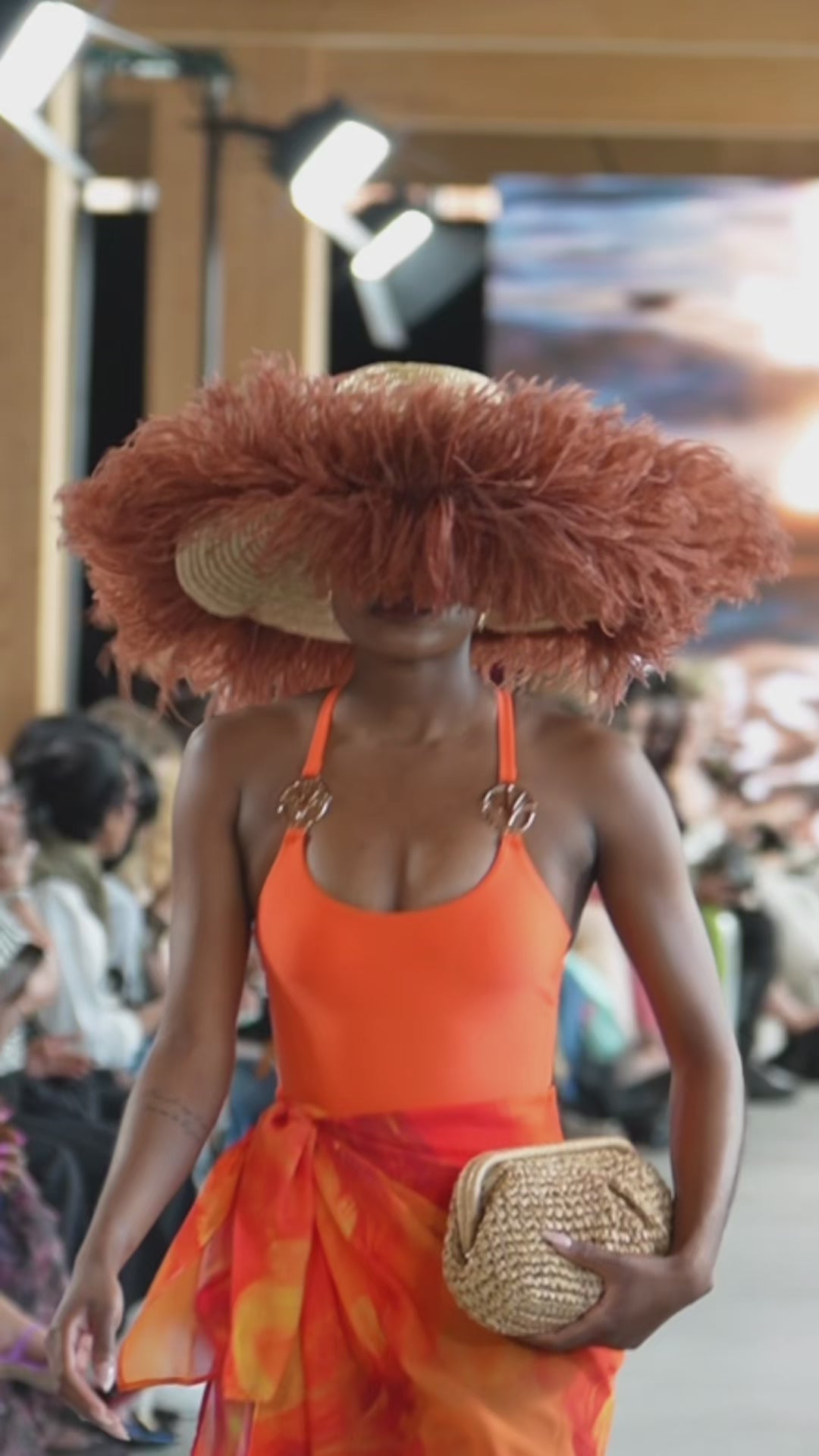 Láàlá Boa Raffia Hat in Chocolate